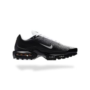 AIR MAX PLUS TN BLACK WHITE SPRAY PAINT