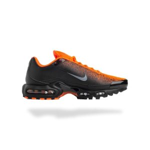 AIR MAX PLUS TN SE HYPER CRIMSON  SPRAY PAINT 