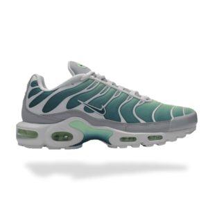 NIKE AIR MAX PLUS TN AURORA GREEN