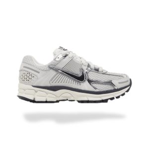NIKE ZOOM VOMERO 5 PHOTON DUST