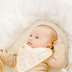 Bavoir bandana ajustable mousseline de coton bébé léopard MON COEUR FAIT GRAOU